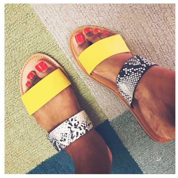 Snake Print Contrast Sandals - Picture 4 of 4